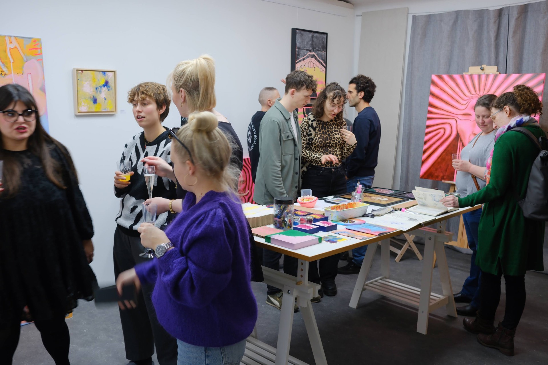 Publikum im Ausstellungsraum